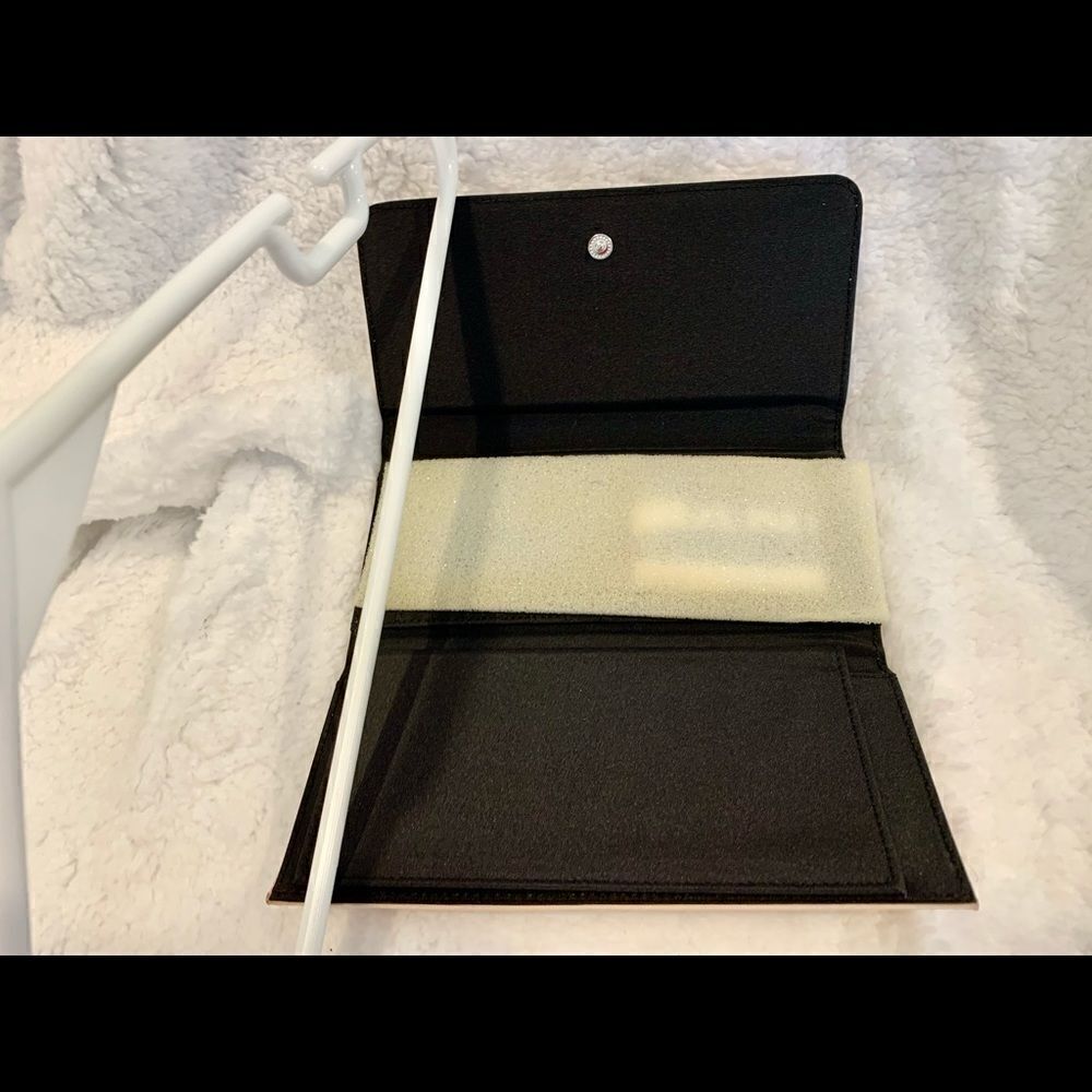 NWT Trifold Wallet - Picture 6 of 10